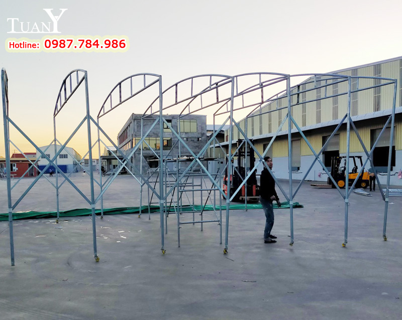 Lắp đặt khung vòm xếp làm kho chứa hàng lưu động
