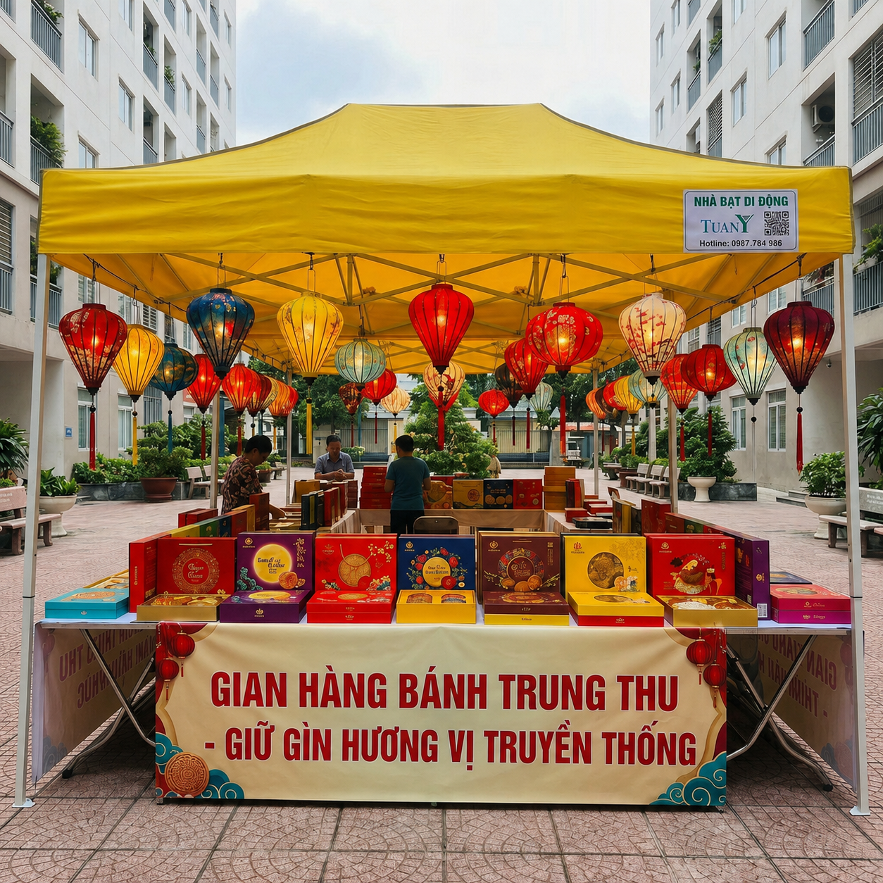 Nhà bạt diện tích 6m vuông bày bán bánh trung thu
