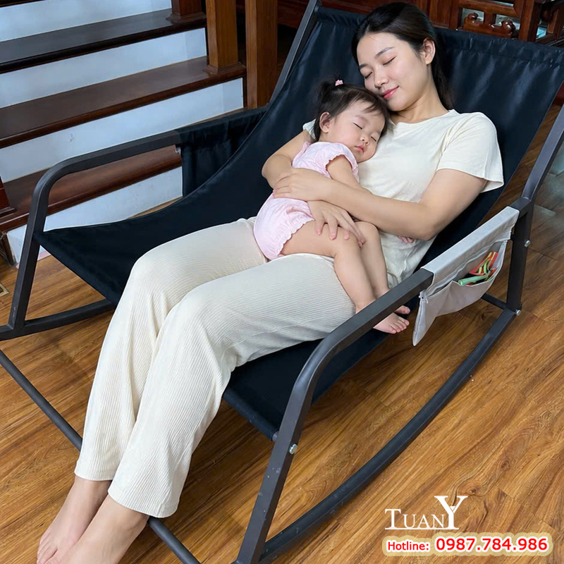Ghế bập bênh nằm ru con ngủ êm ái